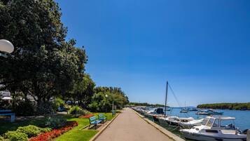 شقة | 2 عدّة غرف نوم وخدمة الإنترنت