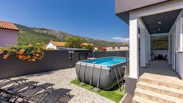 3 عدّة غرف نوم وخدمة الإنترنت