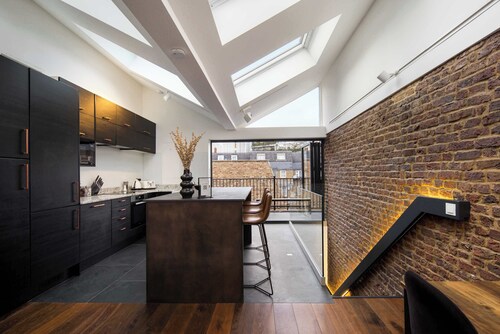 1 Min Walk to Euston Station | Luxury Townhouse