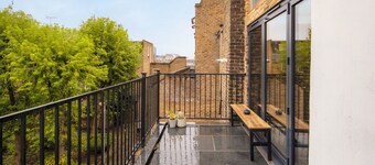 1 Min Walk to Euston Station | Modern Townhouse