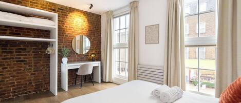 Ferros/tábuas de passar roupa, berço de viagem, Wi-Fi de cortesia