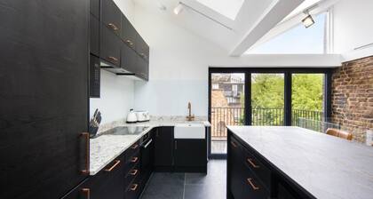 1 Min Walk to Euston Station | Modern Townhouse