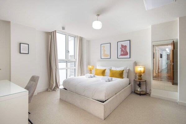 2 bedrooms, desk, iron/ironing board, free WiFi