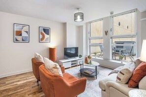Smart TV, offices - 5 Mins Walk to Moorgate | Tranquil City Retreat (London)