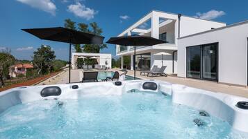 Villa, con acceso para personas discapacitadas | 4 habitaciones y internet