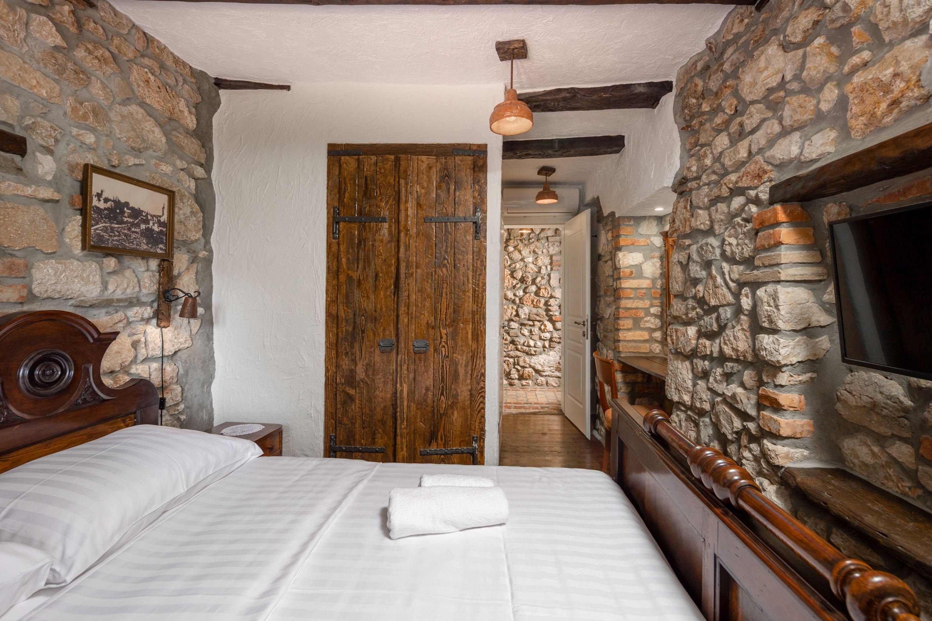 5 عدّة غرف نوم وخدمة الإنترنت