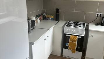 House | Private kitchen | Fridge, microwave, oven, stovetop