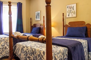 2 bedrooms, desk, iron/ironing board, travel cot