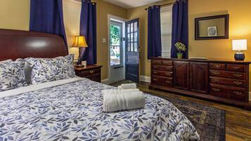 2 Schlafzimmer, Schreibtisch, Bügeleisen/Bügelbrett, Reisekinderbett