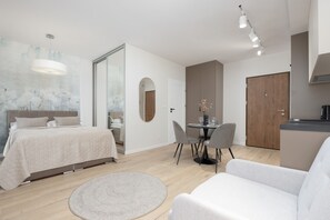 Free WiFi, bed sheets - Piękne Studio Woronicza by Renters (Warsaw)
