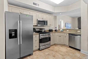 Fridge, microwave, oven, stovetop - Spectacular 7th-Floor Seaside Hideaway (North Myrtle Beach)