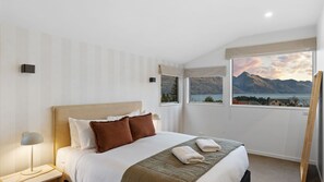 3 habitaciones, escritorio, tabla de planchar con plancha y wifi gratis 