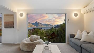 Smart TV, fireplace, stereo