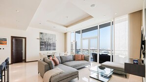 Unclassified image, 5 of 34, button - 2 BD Tiara Palm Views Beach Pool Amazing Views (Dubai)