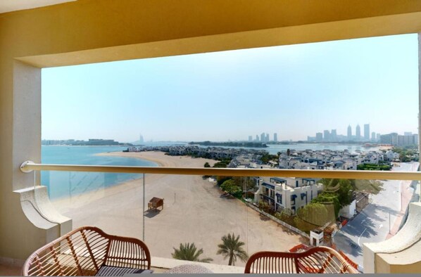 Apartment | 3 bedrooms - Al Haseer Beach Views - 3 Beds Palm Holiday Apt (Dubai)