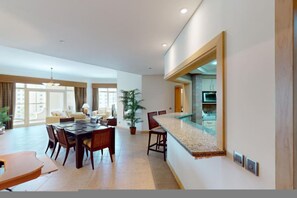 Room - DVH Dabas Palm Shores Elegant Four Beds (Dubai)