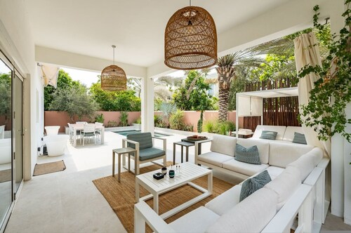 Villa Deema The Lakes Luxury 3 Bd Pool