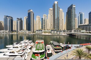Room - Luxurious Waterfront Stay at Al Majara Dubai Marina (Dubai)