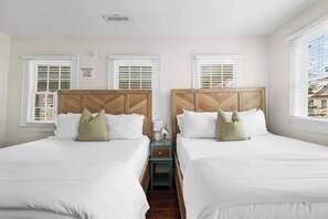4 habitaciones, tabla de planchar con plancha, cuna de viaje y wifi