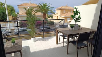 Villa | Restaurante al aire libre