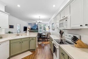 Fridge, microwave, oven, stovetop - Birdies & Beaches Getaway, Golf and Beach Retreat (Pender County)