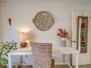 House, Accessible - Royale Living in the Heart of Phoenix (Glendale)