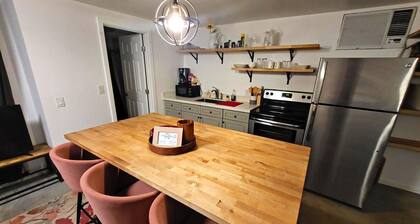 Stunning Phoenix Studio Stylish Oasis in a Prime Location