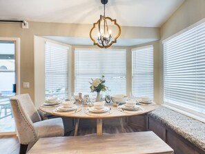 House - Val Vista Oasis- Gorgeous Gilbert Home With Pool (Gilbert)