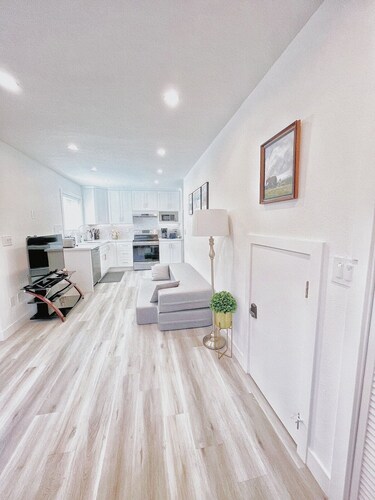 RainierADU · Spacious CRTL San Jose 1B w/crib free street prkg