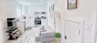 RainierADU · Spacious CRTL San Jose 1B w/crib free street prkg