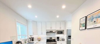 Spacious CRTL San Jose 1B w/crib free street prkg