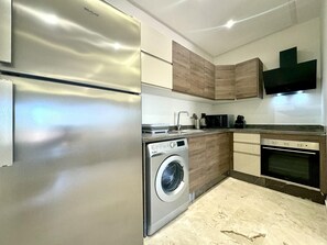 Appartement | Cuisine privée | Réfrigérateur, micro-ondes, four, plaque de cuisson