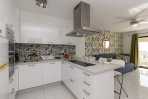 Fridge, microwave, oven, stovetop - Castle Harbour 34 - One Bed (Los Cristianos)