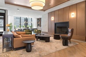 Interior - Lincoln Park Getaway: Skyline Views & Luxury (Chicago)