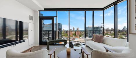 Televisión, estéreo y oficina