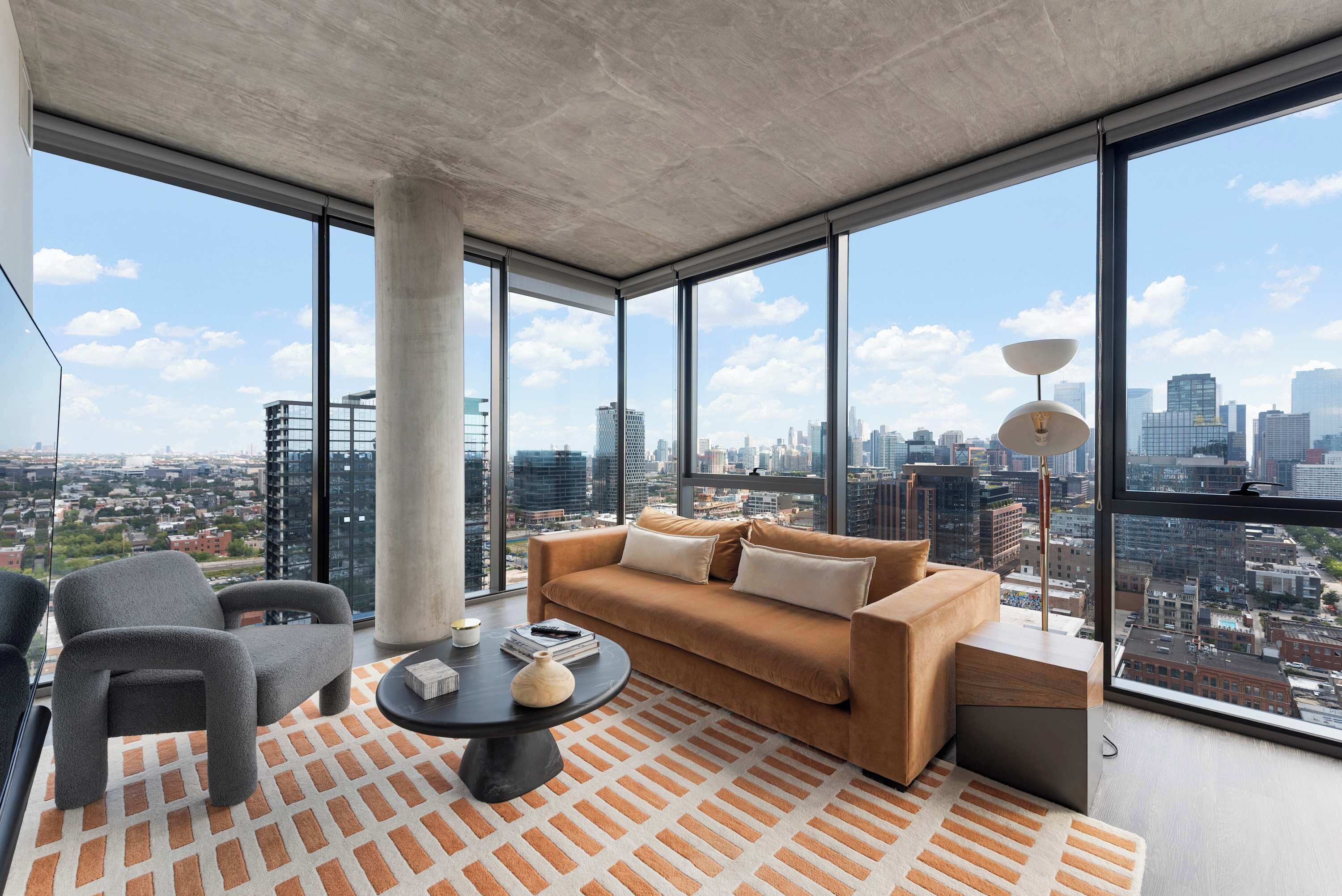 Een televisie, een stereo en een kantoor