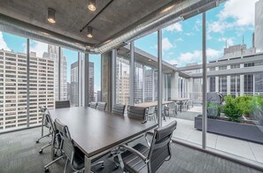 Dining - Stylish 2BR with Skyline Views Near Riverwalk (Chicago)
