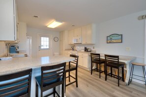 Fridge, microwave, oven, stovetop - A Gem in Oak Island: Charming 4-Bedroom Oceanview Retreat for 8 Guests! (Oak Island)