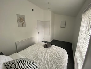 3 habitaciones, tabla de planchar con plancha y wifi gratis 