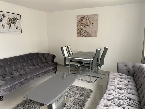 London Bliss Retreat - Superb 3-bed House