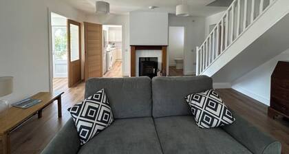 Cosy yet spacious Highland Hideaway for 10