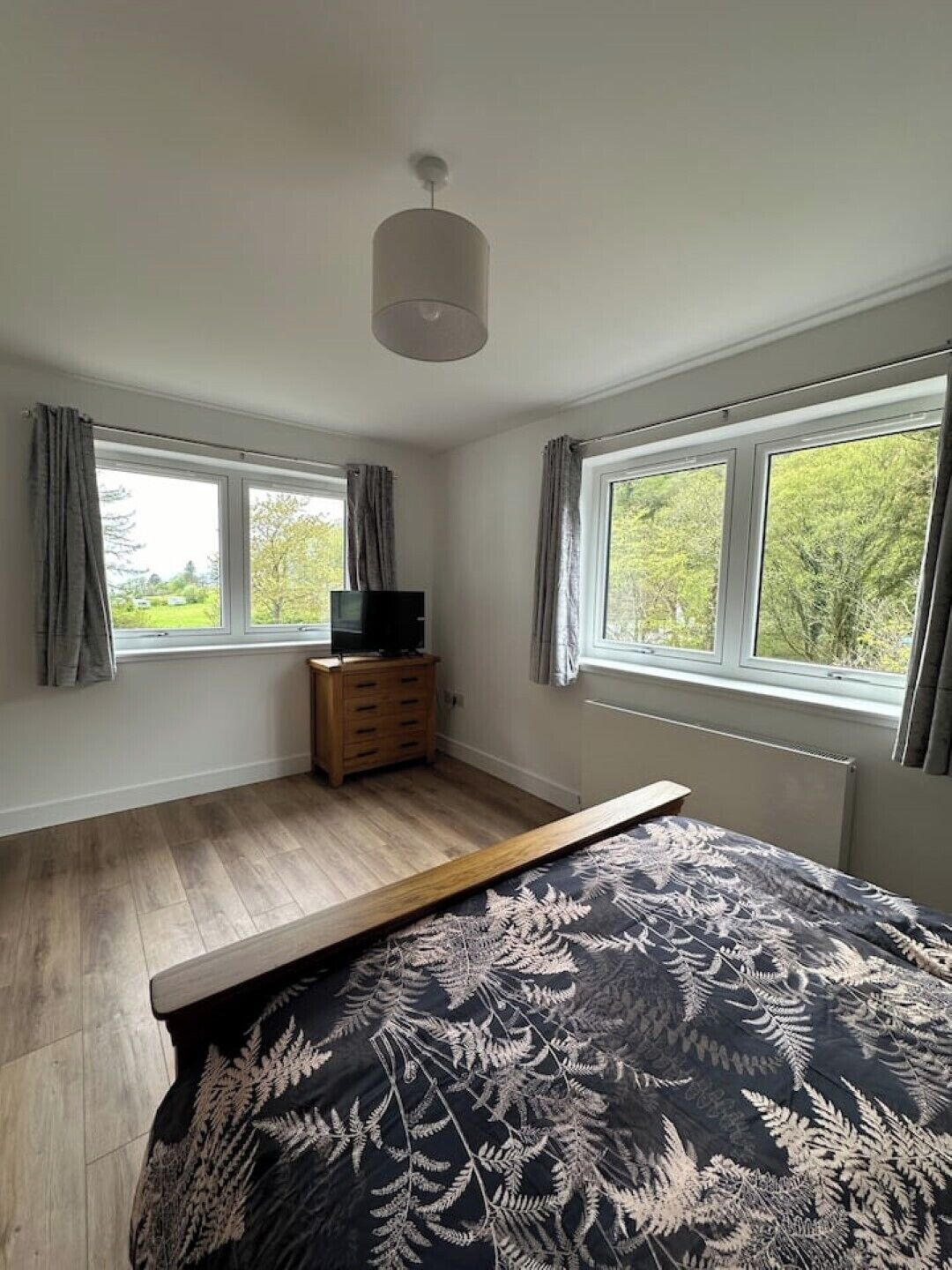 5 slaapkamers, een strijkplank/strijkijzer, reisbedje, wifi