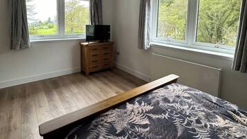 5 habitaciones, tabla de planchar con plancha, cuna de viaje y wifi