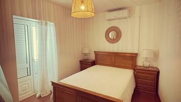 3 dormitoris, planxa i posts de planxar i roba de llit