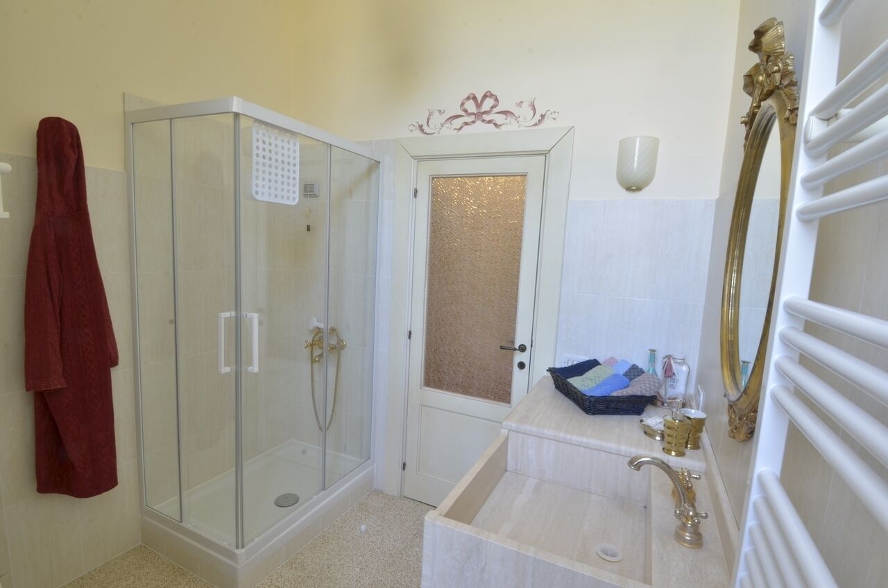 Doccia, set di cortesia gratuito, asciugacapelli, accappatoio