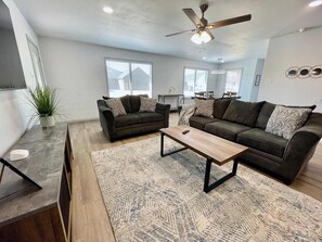 TV, offices - West Texas Retreat - 3BR 2BA - New Construction (Lubbock)