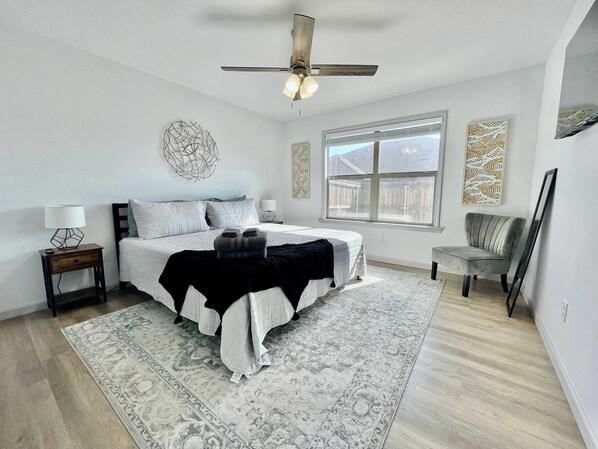 3 bedrooms, iron/ironing board, WiFi, bed sheets