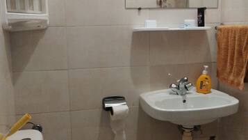 Dusche, Handtücher, Seife, Toilettenpapier