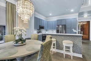 Dining - 3BR/3.5 Bath w/ Golf Cart - Magnolia Bay in Sandestin – Renovated & New to Rentals! (Miramar Beach)