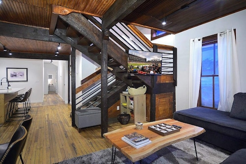 Authentic CB, Historic Remodeled Elk Ave Gem!